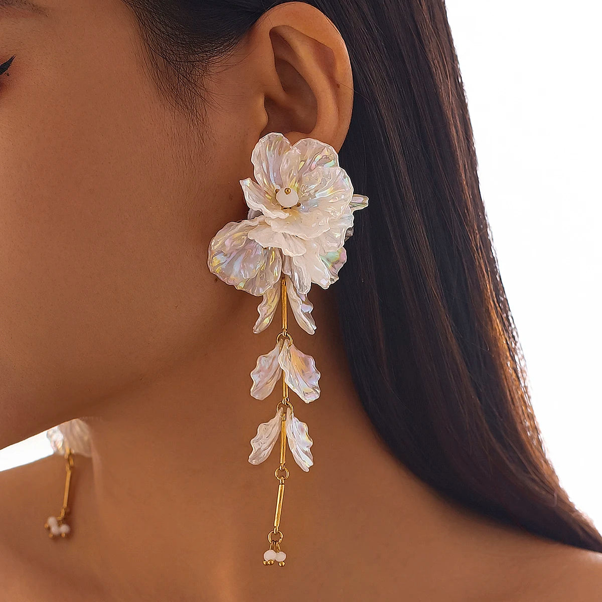 Ingemark Elegant White Petal Flower Drop Earrings Women Kpop Hanging Piercing Earring Aesthetic Wed Bridal Jewelry Accessories