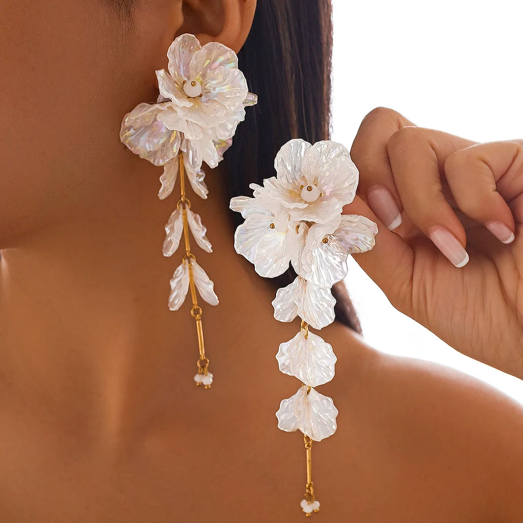 Ingemark Elegant White Petal Flower Drop Earrings Women Kpop Hanging Piercing Earring Aesthetic Wed Bridal Jewelry Accessories